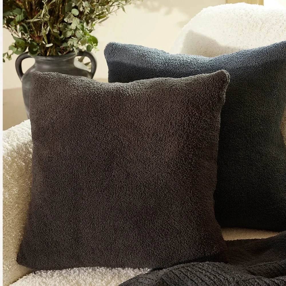 NWT Barefoot Dreams CozyChic Classic Pillow in Carbon - 20” x 20”